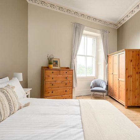 2 Bed Old Town Apartment - Next To Castle Edimburgo Esterno foto