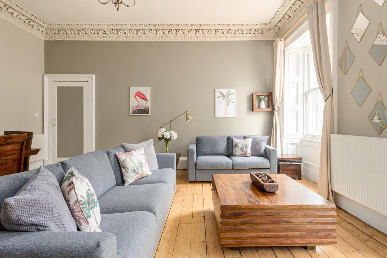 2 Bed Old Town Apartment - Next To Castle Edimburgo Esterno foto