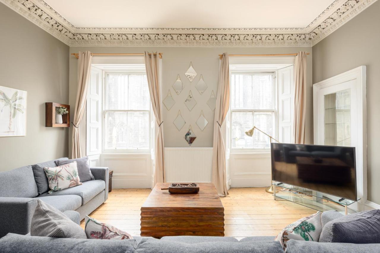 2 Bed Old Town Apartment - Next To Castle Edimburgo Esterno foto