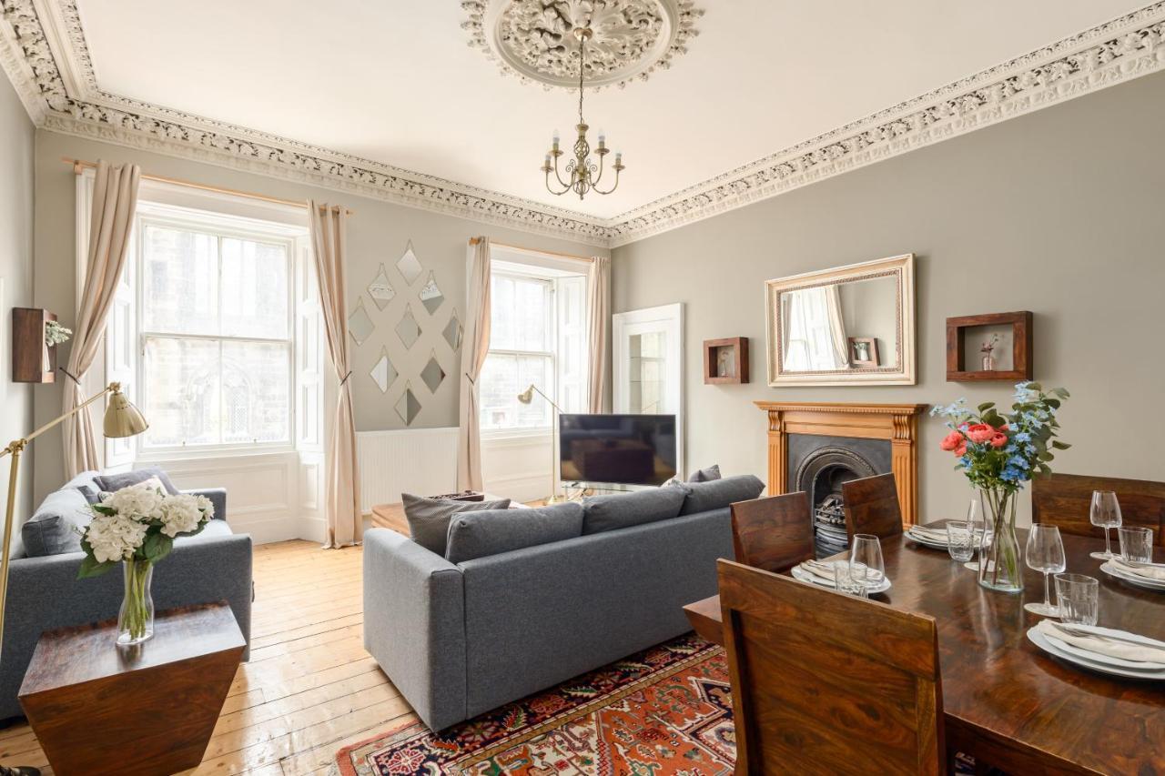 2 Bed Old Town Apartment - Next To Castle Edimburgo Esterno foto