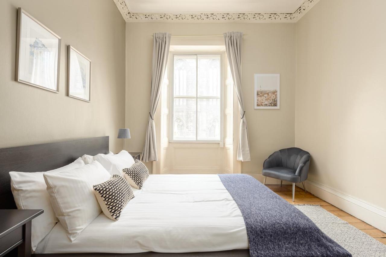 2 Bed Old Town Apartment - Next To Castle Edimburgo Esterno foto
