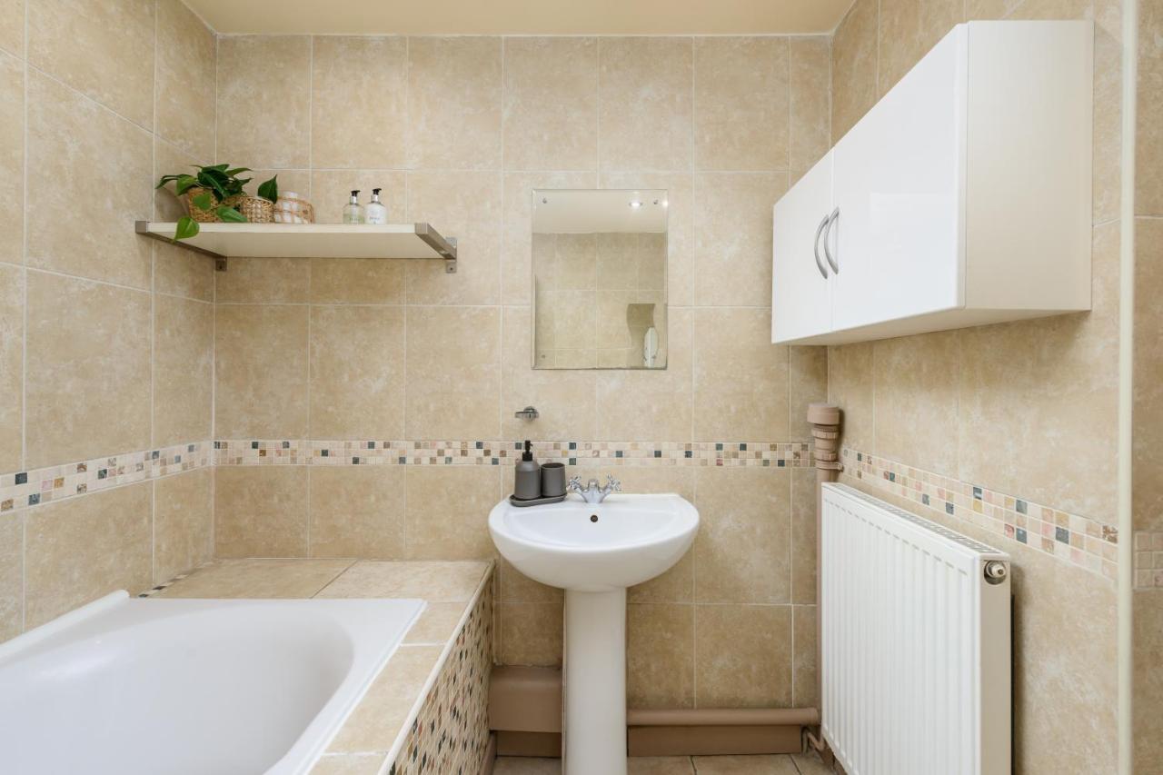 2 Bed Old Town Apartment - Next To Castle Edimburgo Esterno foto