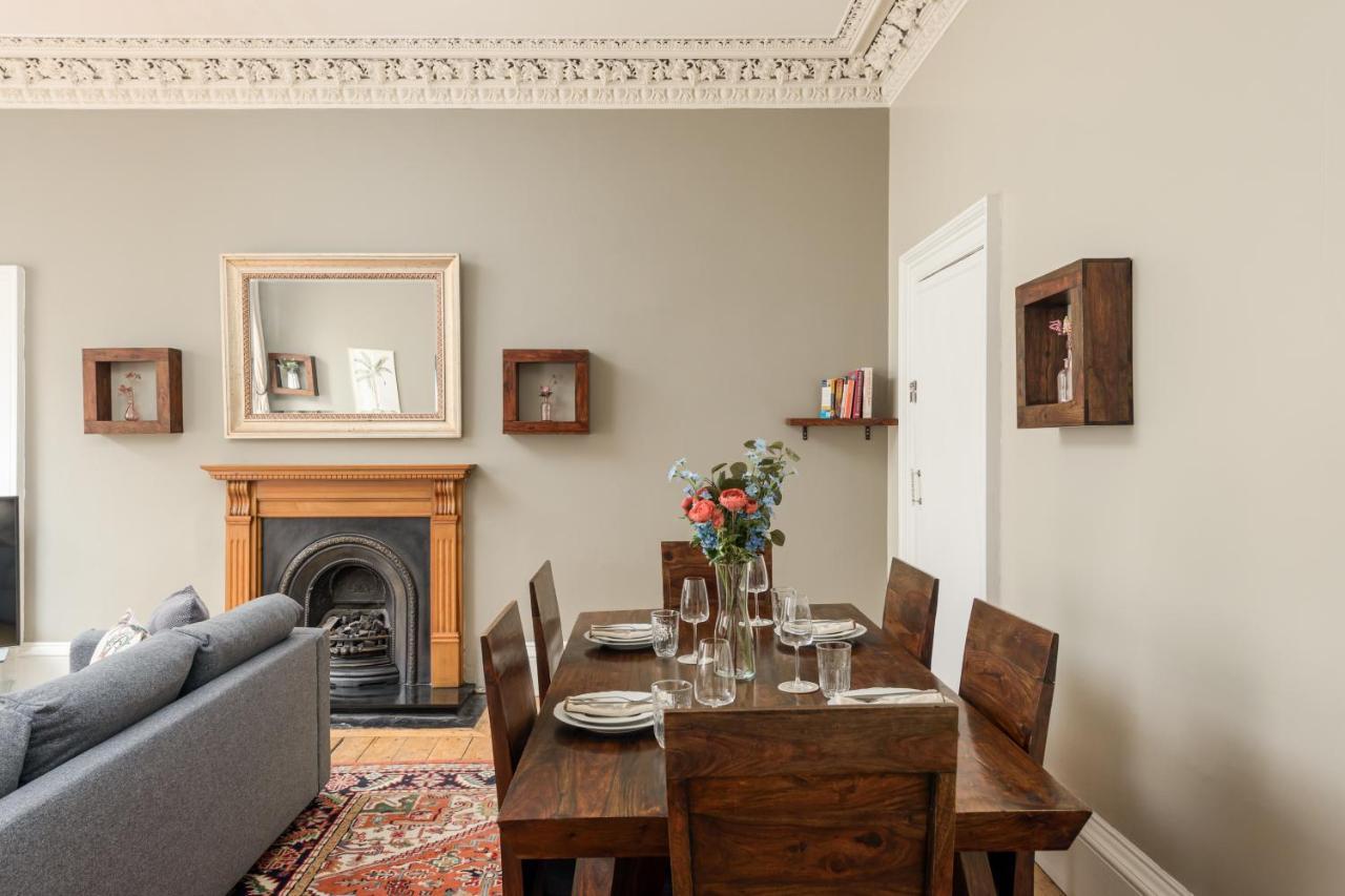 2 Bed Old Town Apartment - Next To Castle Edimburgo Esterno foto