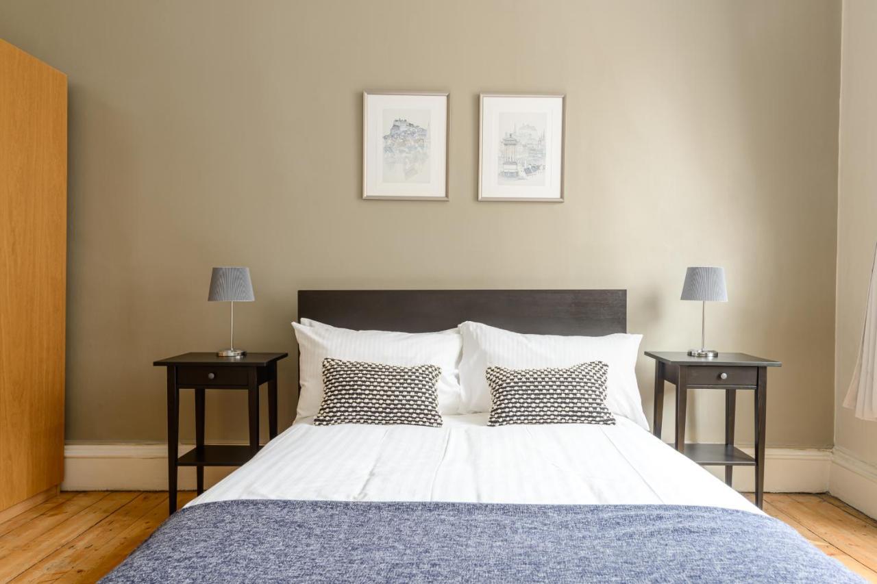 2 Bed Old Town Apartment - Next To Castle Edimburgo Esterno foto