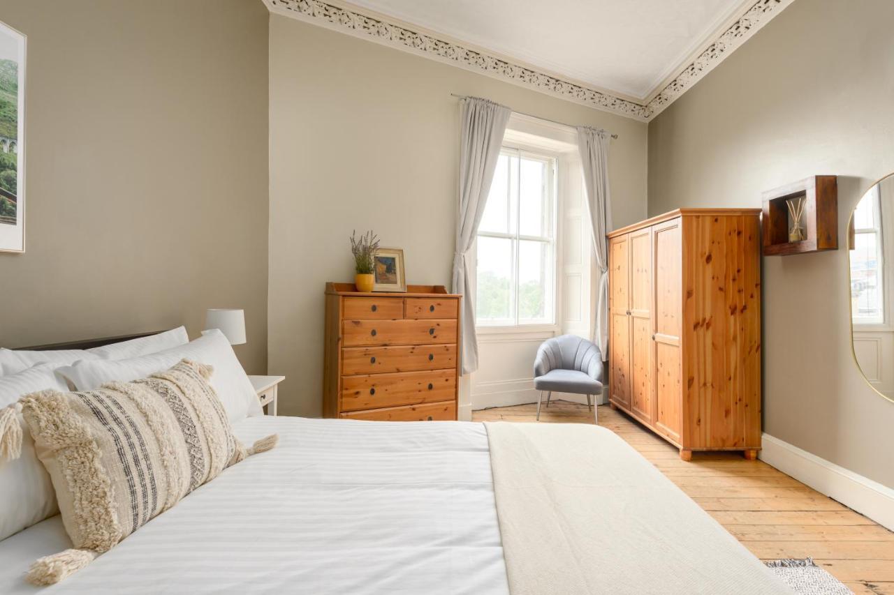 2 Bed Old Town Apartment - Next To Castle Edimburgo Esterno foto